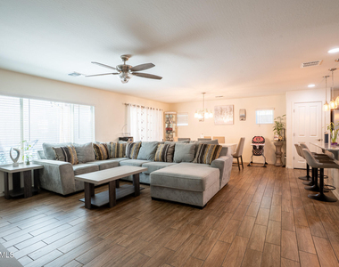 16425 W Latham Street - Photo Thumbnail 7