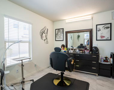 16425 W Latham Street - Photo Thumbnail 12