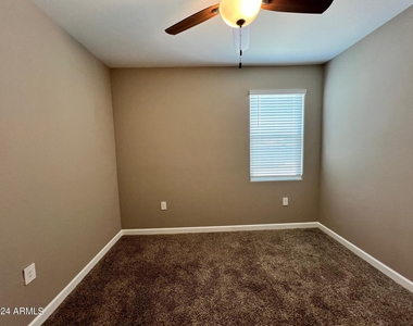 10424 S 54th Lane - Photo Thumbnail 32