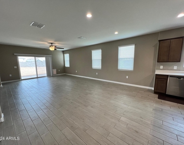 10424 S 54th Lane - Photo Thumbnail 17