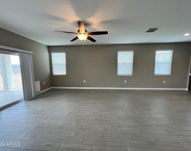 10424 S 54th Lane - Photo Thumbnail 21