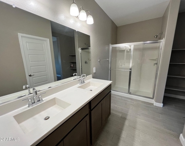 10424 S 54th Lane - Photo Thumbnail 29