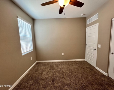 10424 S 54th Lane - Photo Thumbnail 33