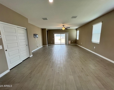 10424 S 54th Lane - Photo Thumbnail 18