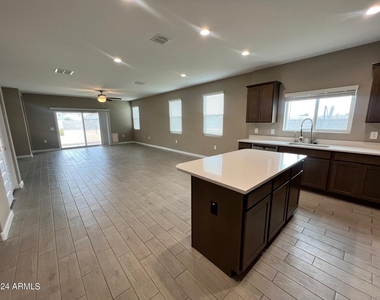 10424 S 54th Lane - Photo Thumbnail 12