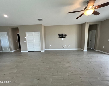 10424 S 54th Lane - Photo Thumbnail 20