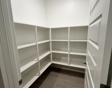 10424 S 54th Lane - Photo Thumbnail 6