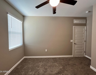 10424 S 54th Lane - Photo Thumbnail 11