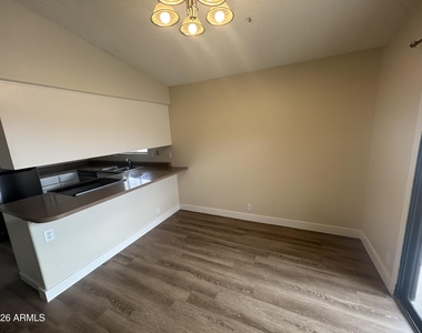 11134 N 82nd Drive - Photo Thumbnail 9