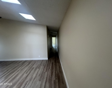 11134 N 82nd Drive - Photo Thumbnail 4