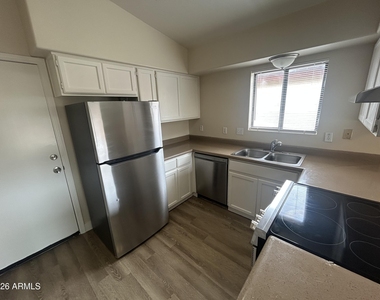 11134 N 82nd Drive - Photo Thumbnail 10