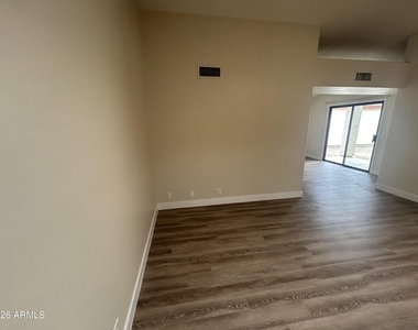 11134 N 82nd Drive - Photo Thumbnail 6
