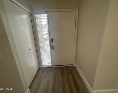 11134 N 82nd Drive - Photo Thumbnail 3