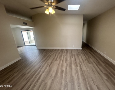 11134 N 82nd Drive - Photo Thumbnail 5
