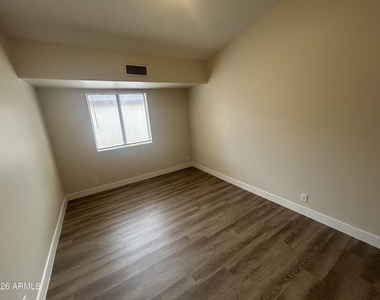 11134 N 82nd Drive - Photo Thumbnail 27
