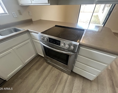 11134 N 82nd Drive - Photo Thumbnail 16