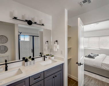 3645 E Earll Drive - Photo Thumbnail 17