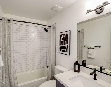 3645 E Earll Drive - Photo Thumbnail 7