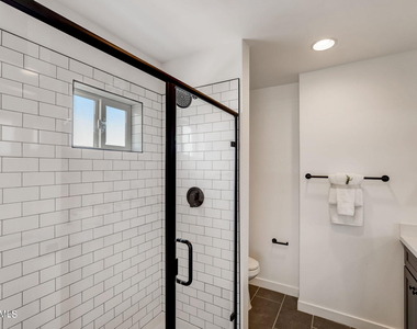 3645 E Earll Drive - Photo Thumbnail 18