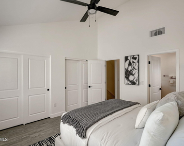 3645 E Earll Drive - Photo Thumbnail 11