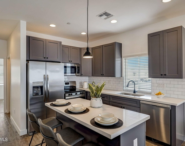 3645 E Earll Drive - Photo Thumbnail 5