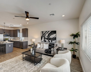 3645 E Earll Drive - Photo Thumbnail 2