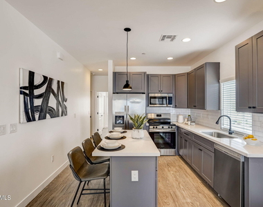 3645 E Earll Drive - Photo Thumbnail 3