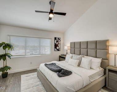 3645 E Earll Drive - Photo Thumbnail 15