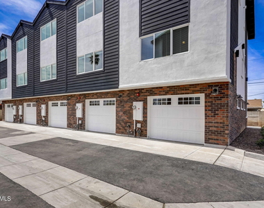3645 E Earll Drive - Photo Thumbnail 24