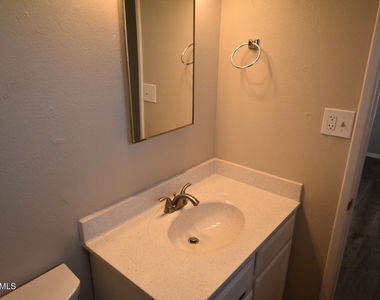 14235 N 39th Way - Photo Thumbnail 11