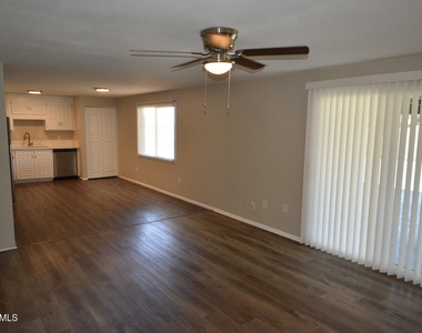 14235 N 39th Way - Photo Thumbnail 7
