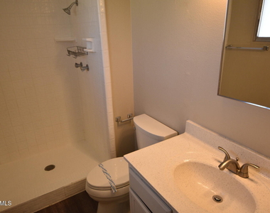 14235 N 39th Way - Photo Thumbnail 12