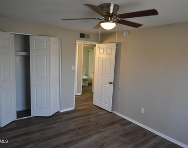 14235 N 39th Way - Photo Thumbnail 14