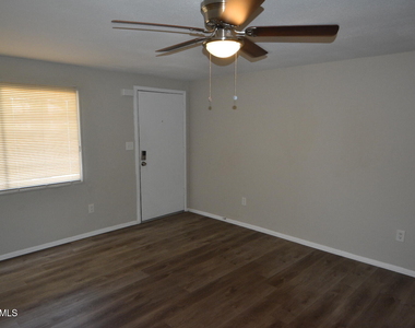 14235 N 39th Way - Photo Thumbnail 2