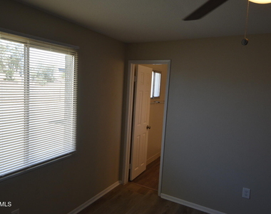 14235 N 39th Way - Photo Thumbnail 10