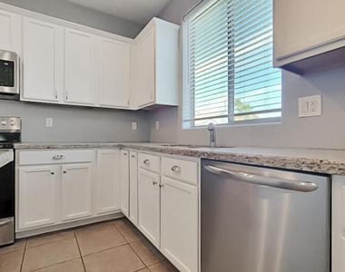 17282 W Elm Street - Photo Thumbnail 5