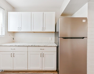 1744 W Glendale Avenue - Photo Thumbnail 6