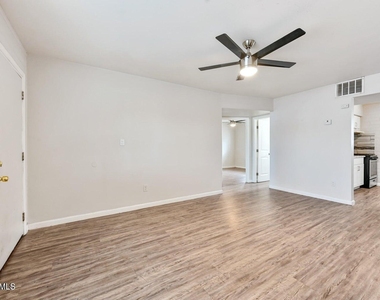 1744 W Glendale Avenue - Photo Thumbnail 2