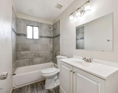 1744 W Glendale Avenue - Photo Thumbnail 14