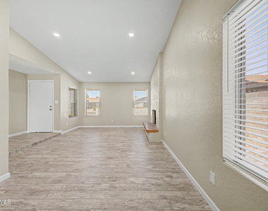 5527 W Cortez Street - Photo Thumbnail 3