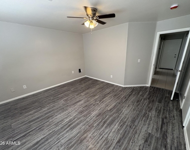 15901 W Elm Street - Photo Thumbnail 4