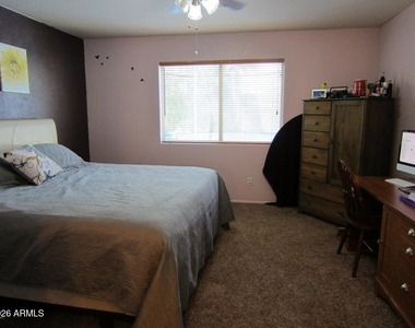 3045 W Covey Lane - Photo Thumbnail 7