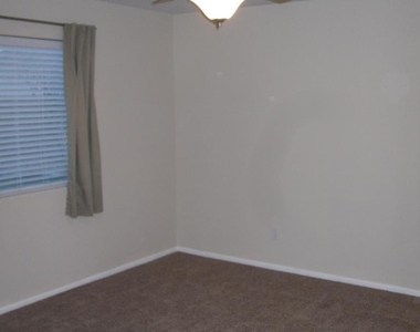 3045 W Covey Lane - Photo Thumbnail 4