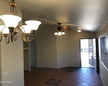 3045 W Covey Lane - Photo Thumbnail 2