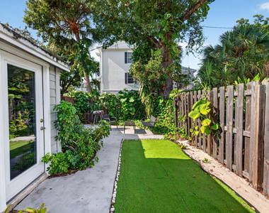 2702 Ne 9th Avenue - Photo Thumbnail 20
