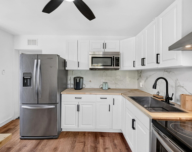2702 Ne 9th Avenue - Photo Thumbnail 8