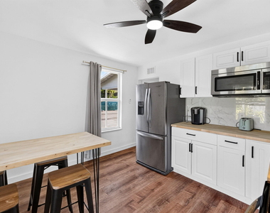 2702 Ne 9th Avenue - Photo Thumbnail 7