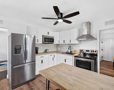 2702 Ne 9th Avenue - Photo Thumbnail 5