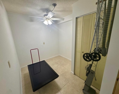 601 Seafarer Circle - Photo Thumbnail 23
