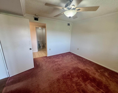 601 Seafarer Circle - Photo Thumbnail 16